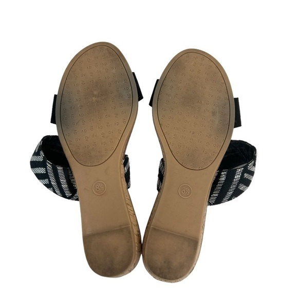 Dolce Vita Aztec Tribal Southwestern Black White Slip On Wedge Sandals SZ 8.5 - Picture 7 of 12